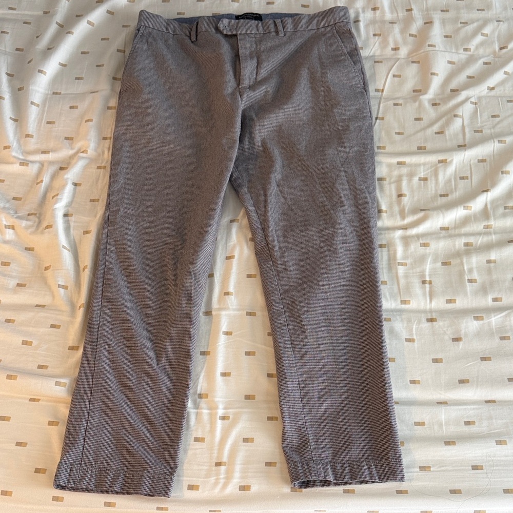Banana Republic Men’s Heather Gray Chinos